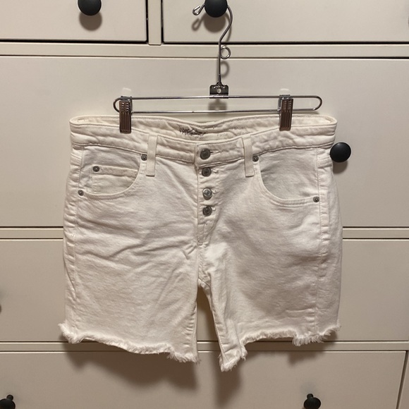 Mossimo size 4/27 white boyfriend short - Picture 2 of 5